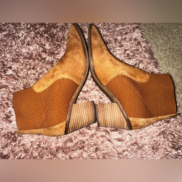 Cole Haan Womens Stylish Maggie suede Tan Ankle Boots 9B fall Spring like new - Picture 7 of 11